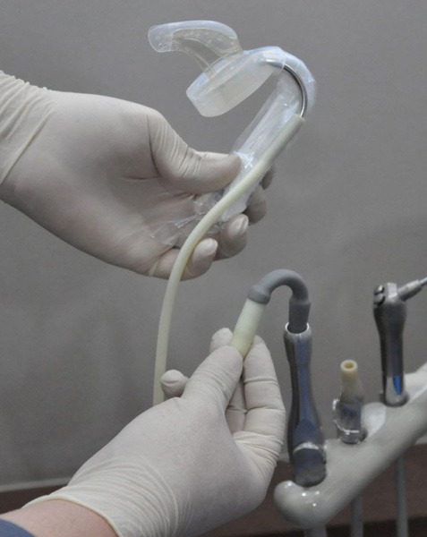 Аппарат для интраоральной подсветки со встроенной системой аспирации "eBite"(полный комплект)